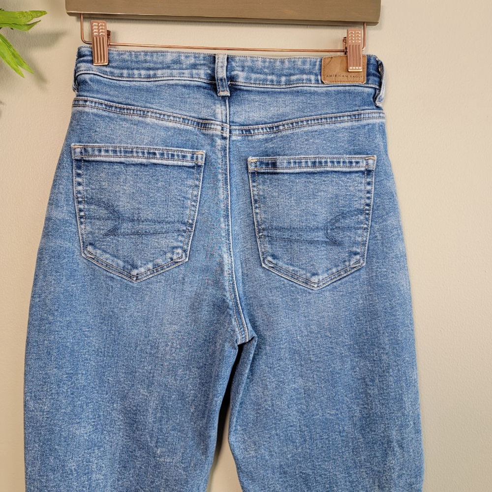 American Eagle Mom Jeans Tapered Leg Hi Rise Ripped Destroyed Medium Blue AE 2 - Picture 7 of 10